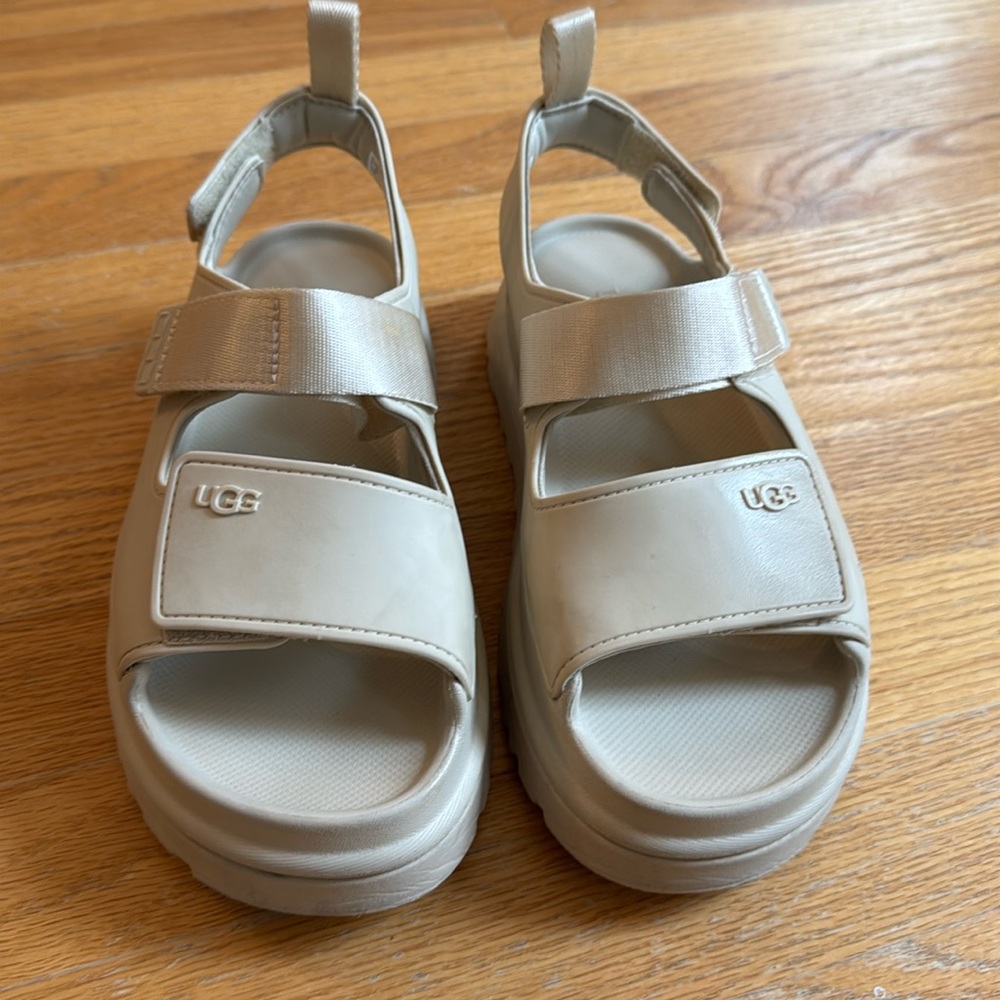 Big girl Ugg sandals (size 4)